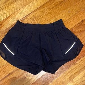 Lululemon Hotty Hot Shorts 2.5”